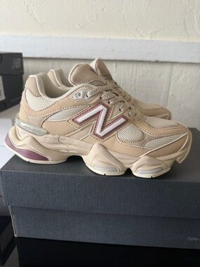 New Balance Women's Beige Mesh & Leather Sneaker with Mauve Trim